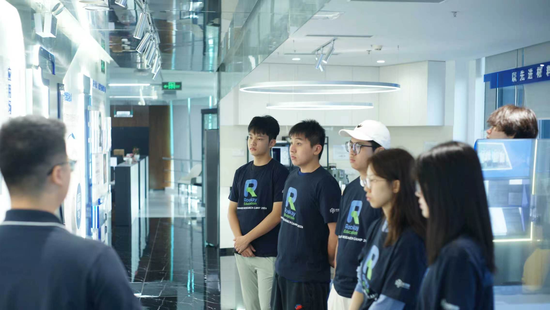 Rookay Summer Research Camp 学生在实验室参访现场